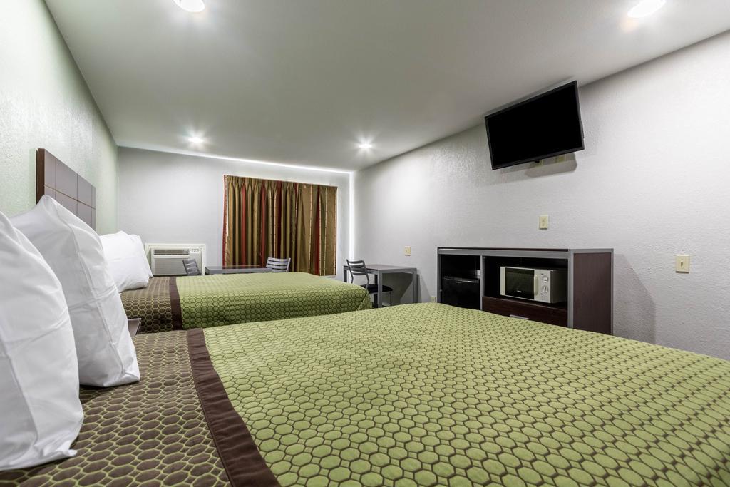 Scottish Inn And Suites Tomball Exterior photo